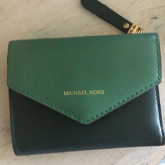NEW Michael Kors Two-tone green small wallet with change purse - Picture 1 of 6
